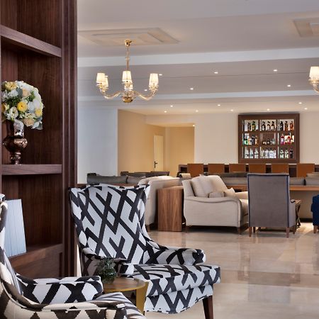 โรงแรมเฮอร์เบิร์ต ซามูเอล เจรูซาเล็ม เยรูซาเลม ภายนอก รูปภาพ The lounge at the airport