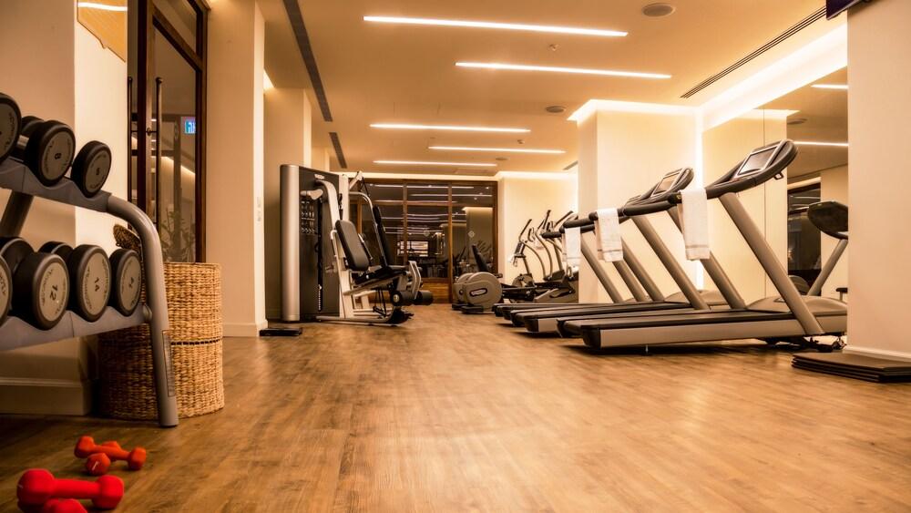 โรงแรมเฮอร์เบิร์ต ซามูเอล เจรูซาเล็ม เยรูซาเลม ภายนอก รูปภาพ The gym at the hotel