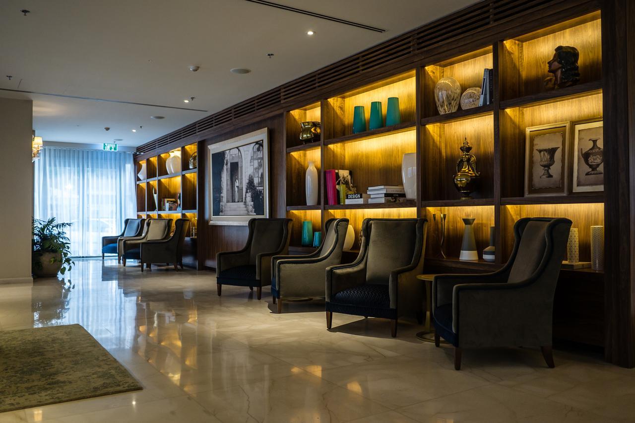 โรงแรมเฮอร์เบิร์ต ซามูเอล เจรูซาเล็ม เยรูซาเลม ภายนอก รูปภาพ The lobby of the hotel