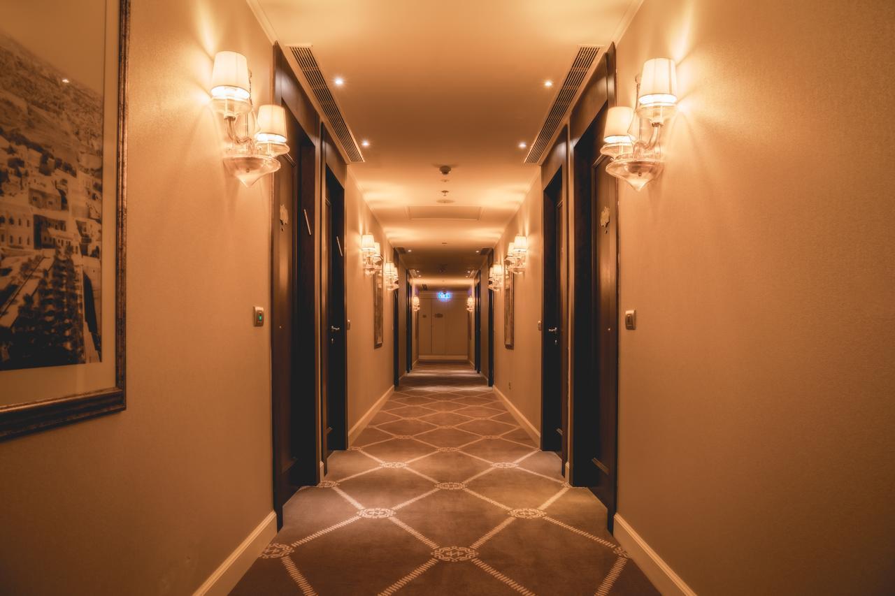 โรงแรมเฮอร์เบิร์ต ซามูเอล เจรูซาเล็ม เยรูซาเลม ภายนอก รูปภาพ A corridor at the hotel