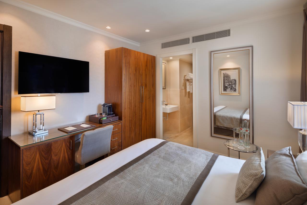 โรงแรมเฮอร์เบิร์ต ซามูเอล เจรูซาเล็ม เยรูซาเลม ภายนอก รูปภาพ A room at the hotel