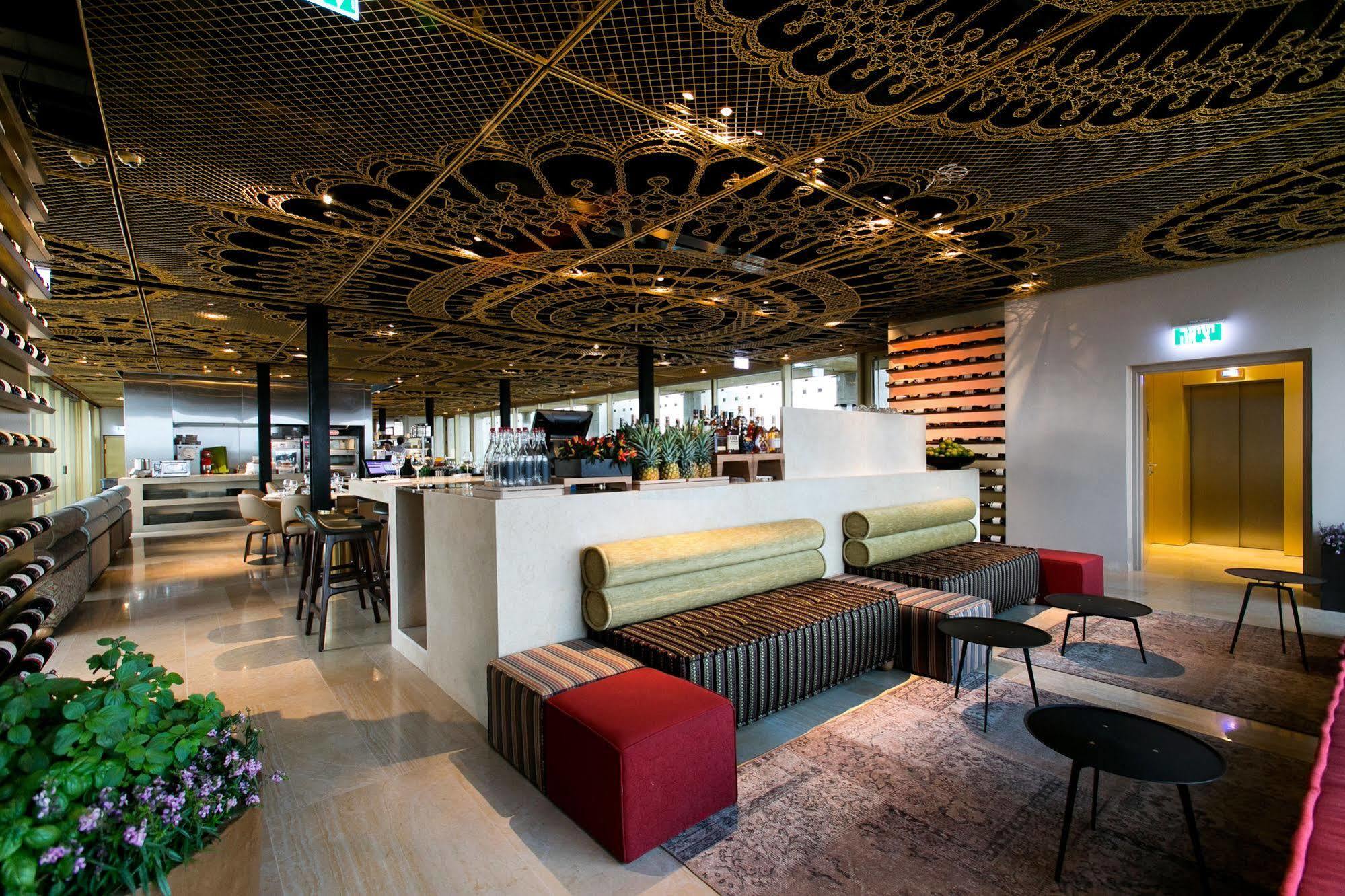 โรงแรมเฮอร์เบิร์ต ซามูเอล เจรูซาเล็ม เยรูซาเลม ภายนอก รูปภาพ The lounge at the airport