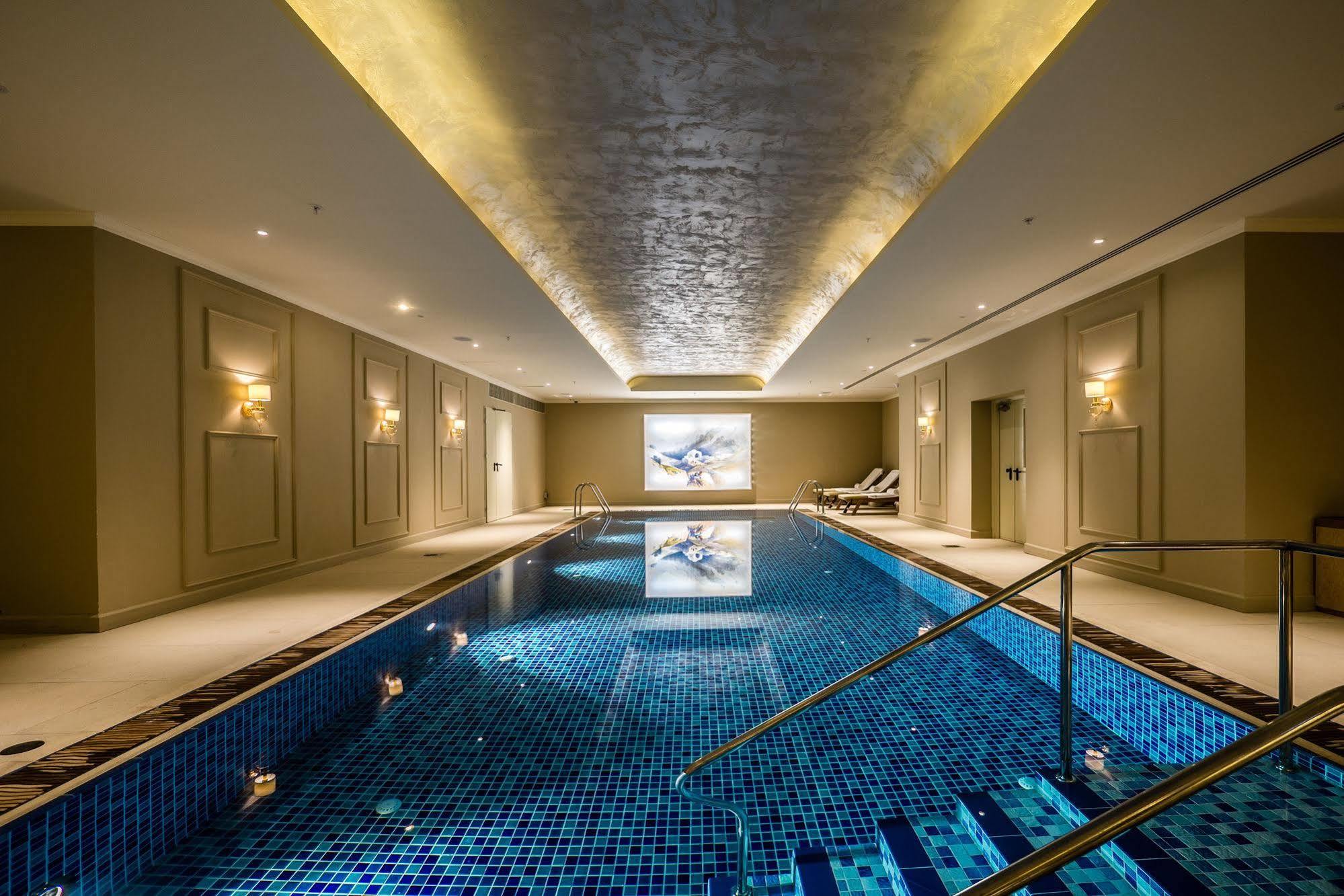โรงแรมเฮอร์เบิร์ต ซามูเอล เจรูซาเล็ม เยรูซาเลม ภายนอก รูปภาพ The swimming pool at The Landmark